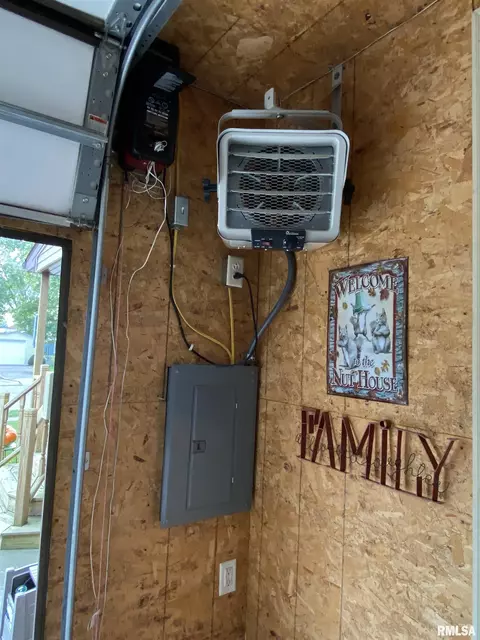 310 Iris Ct, Canton, IL 61520 photo 39