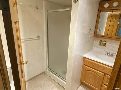 310 Iris Ct, Canton, IL 61520 photo 31