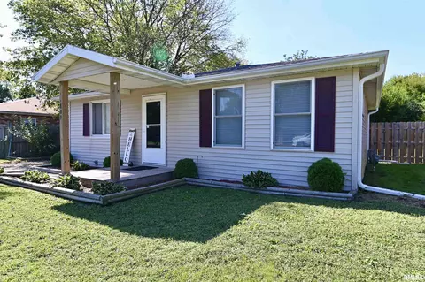 809 S Meadow Ln, Manito, IL 61546