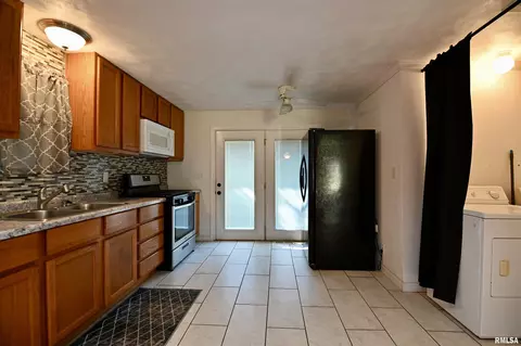 809 S Meadow Ln, Manito, IL 61546 photo 17