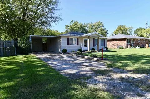 809 S Meadow Ln, Manito, IL 61546 photo 2