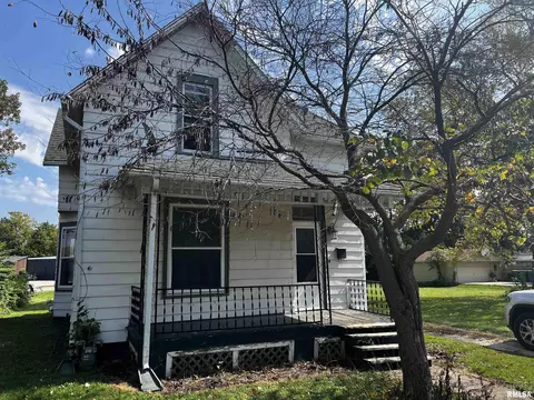235 S Whitesboro St, Galesburg, IL 61401