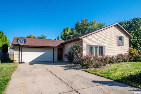 4307 W Carrousel Ln, Peoria, IL 61615