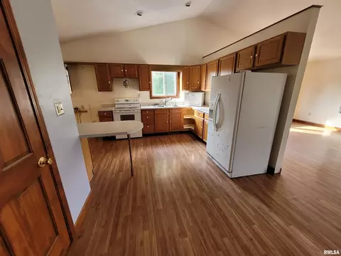1075 E Cortland Rd, Avon, IL 61415 photo 7