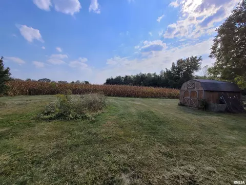 1075 E Cortland Rd, Avon, IL 61415 photo 5