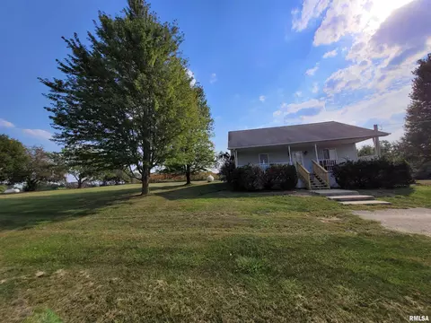 1075 E Cortland Rd, Avon, IL 61415 photo 2