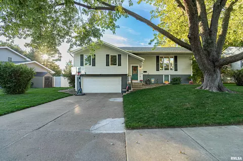 1815 Valencia Pl, Pekin, IL 61554