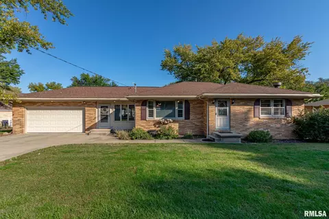 209 E Sheridan St, Manito, IL 61546