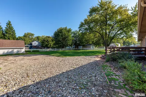 209 E Sheridan St, Manito, IL 61546 photo 43