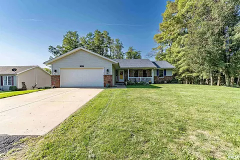 109 Brandy Dr, Mackinaw, IL 61755