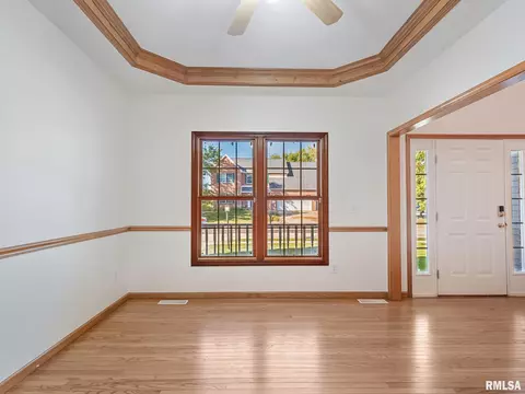 2306 W Murphy Dr, Dunlap, IL 61525 photo 2