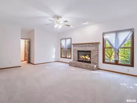 2306 W Murphy Dr, Dunlap, IL 61525 photo 6
