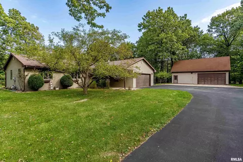 1542 Division St, Metamora, IL 61548