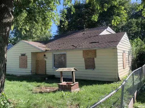 1906 Elizabeth St, Peoria, IL 61605