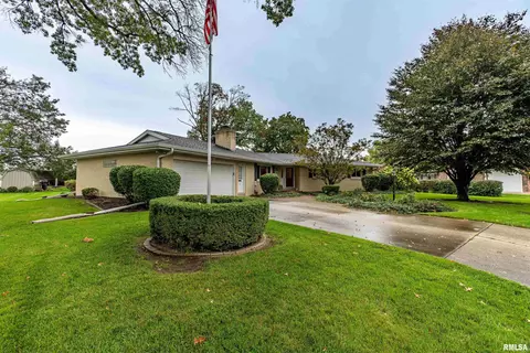 111 Sunset Ct, Morton, IL 61550