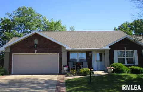 5425 W Flagstone Dr, Peoria, IL 61615