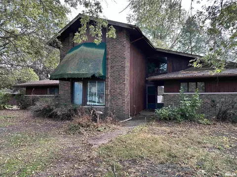 107 Fairway Dr, Blandinsville, IL 61420