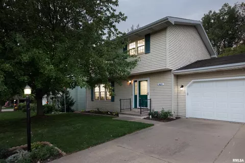 3621 N Marbleway Dr, Peoria, IL 61604