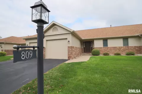 809 W Country Meadows Ln, Peoria, IL 61614