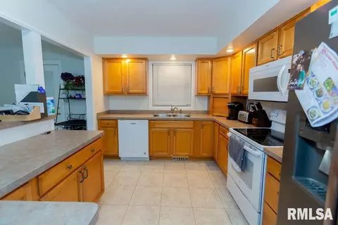 1004 S Main St, Eureka, IL 61530 photo 5