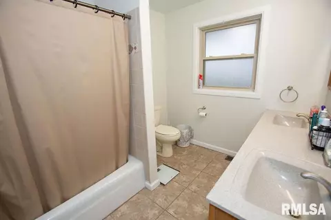 1004 S Main St, Eureka, IL 61530 photo 11