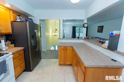 1004 S Main St, Eureka, IL 61530 photo 6
