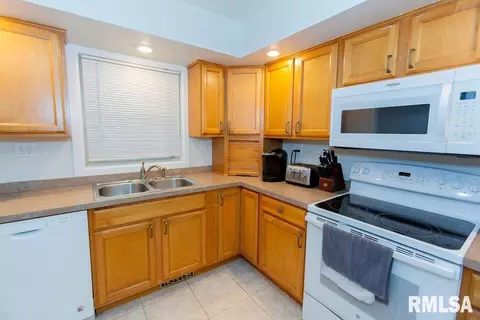 1004 S Main St, Eureka, IL 61530 photo 7