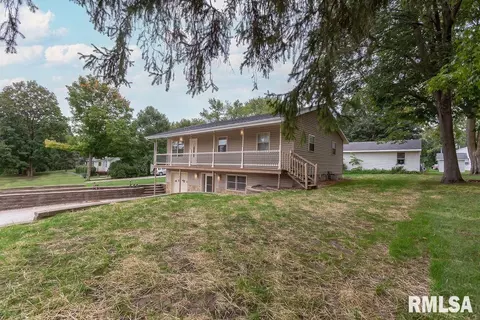1004 S Main St, Eureka, IL 61530 photo 2