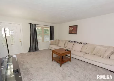 1004 S Main St, Eureka, IL 61530 photo 8