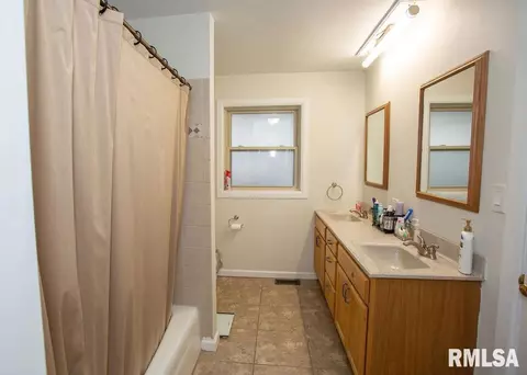 1004 S Main St, Eureka, IL 61530 photo 10