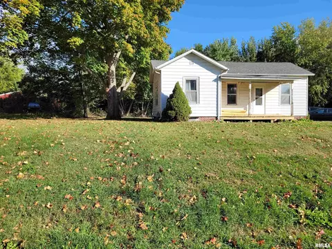 401 1st St, Maquon, IL 61458