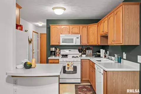 121 Easy St, Washington, IL 61571 photo 11