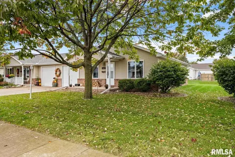 121 Easy St, Washington, IL 61571 photo 2
