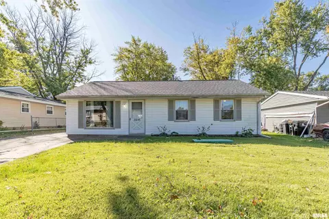 2241 Knollaire Dr, Washington, IL 61571