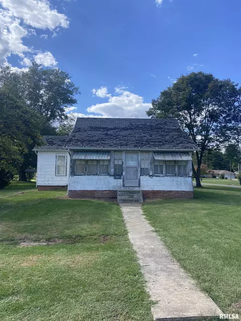 932 N Elm St, Lewistown, IL 61542