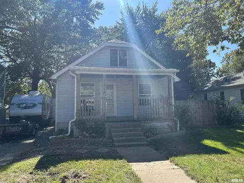 1414 Fisher St, Pekin, IL 61554