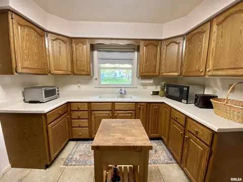 711 E Willcox Ave, Peoria, IL 61603 photo 7