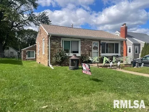 1307 S 9th St, Pekin, IL 61554
