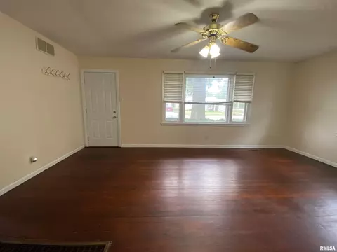 1010 E Ash St, Macomb, IL 61455 photo 4