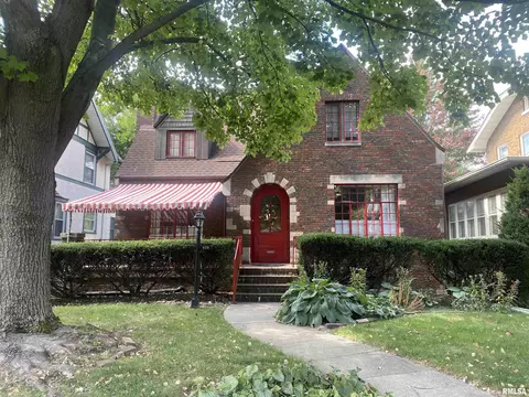 829 N Rebecca Pl, Peoria, IL 61606