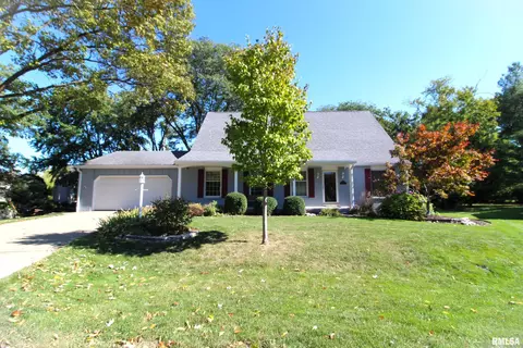 11120 N Brookhaven Ct, Peoria, IL 61615