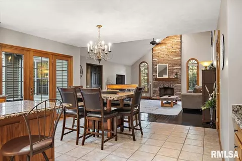 609 Mayfair Ct, Germantown Hills, IL 61548 photo 5
