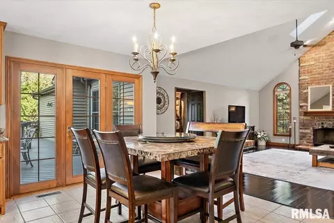 609 Mayfair Ct, Germantown Hills, IL 61548 photo 8