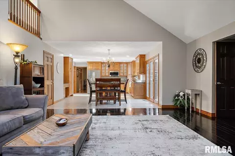 609 Mayfair Ct, Germantown Hills, IL 61548 photo 15