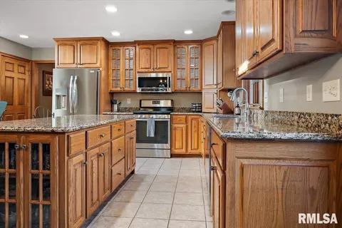 609 Mayfair Ct, Germantown Hills, IL 61548 photo 7