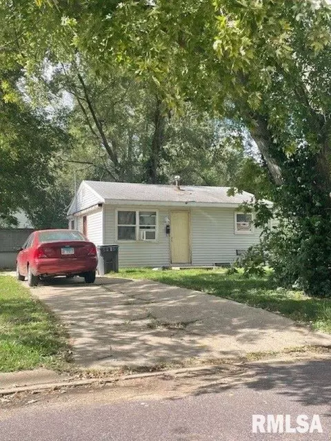 1415 S 13th St, Pekin, IL 61554
