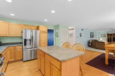 2208 W Brooklyn Pl, Dunlap, IL 61525 photo 8