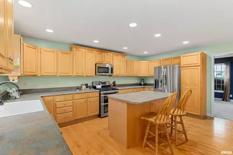 2208 W Brooklyn Pl, Dunlap, IL 61525 photo 9