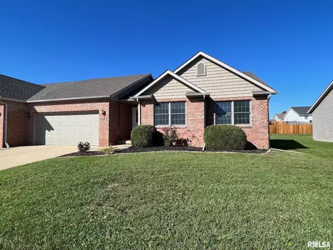 1919 English Oak, Washington, IL 61571