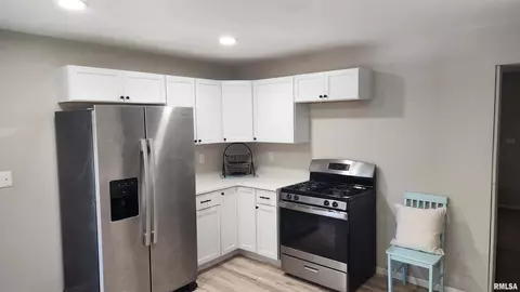 Kitchen - 2108 E Cornell St, Peoria, IL 61614 photo 3 of 4